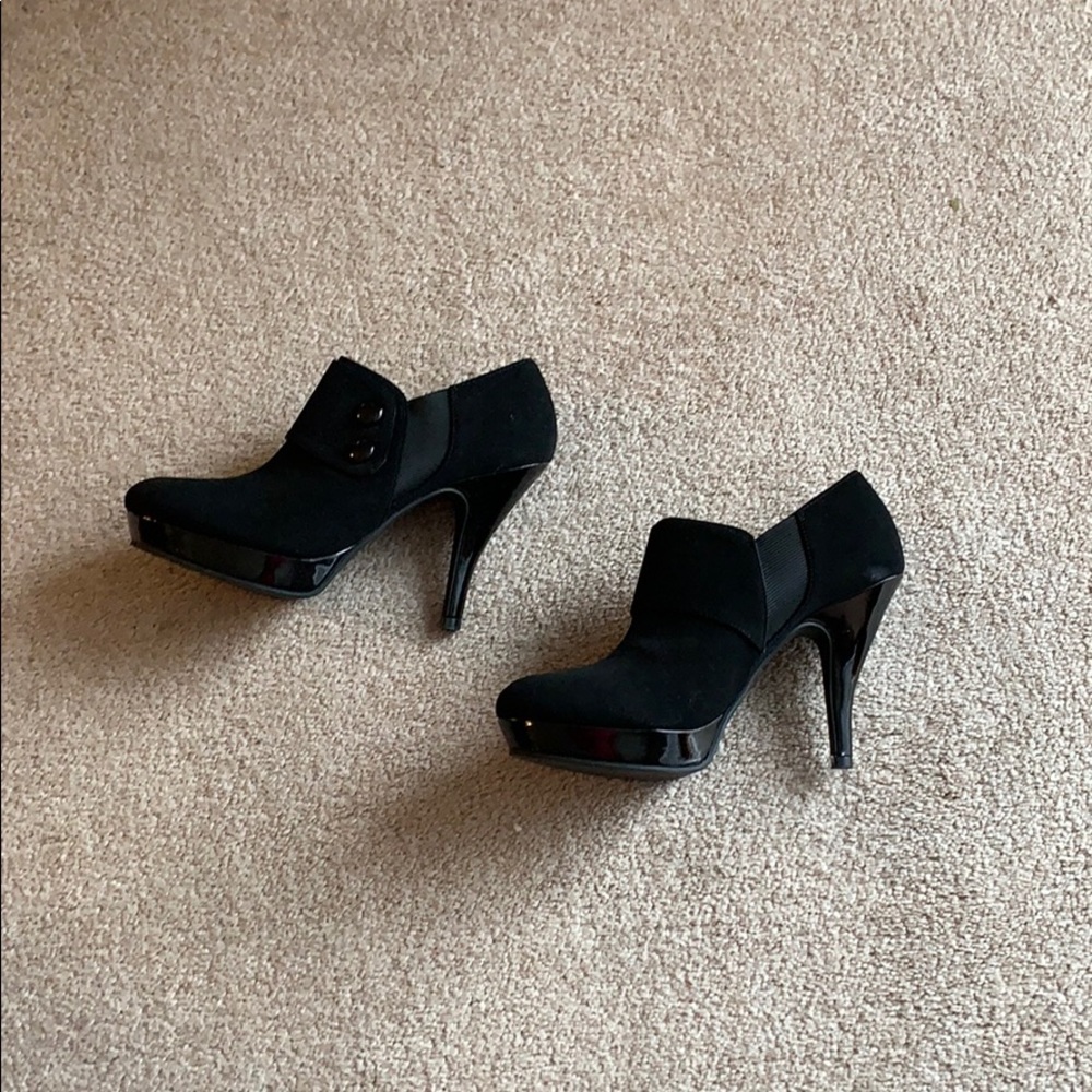 These ankle boots have never been worm